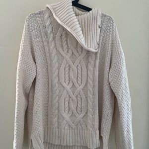 Beautiful Ralph Lauren sweater. In great condition